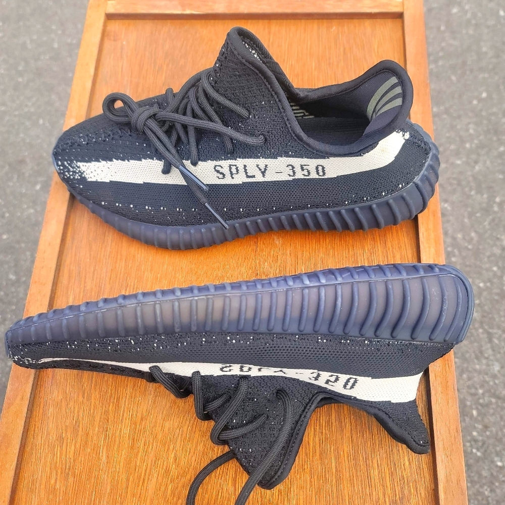 adidas Yeezy Boost 350 V2 Core Black White